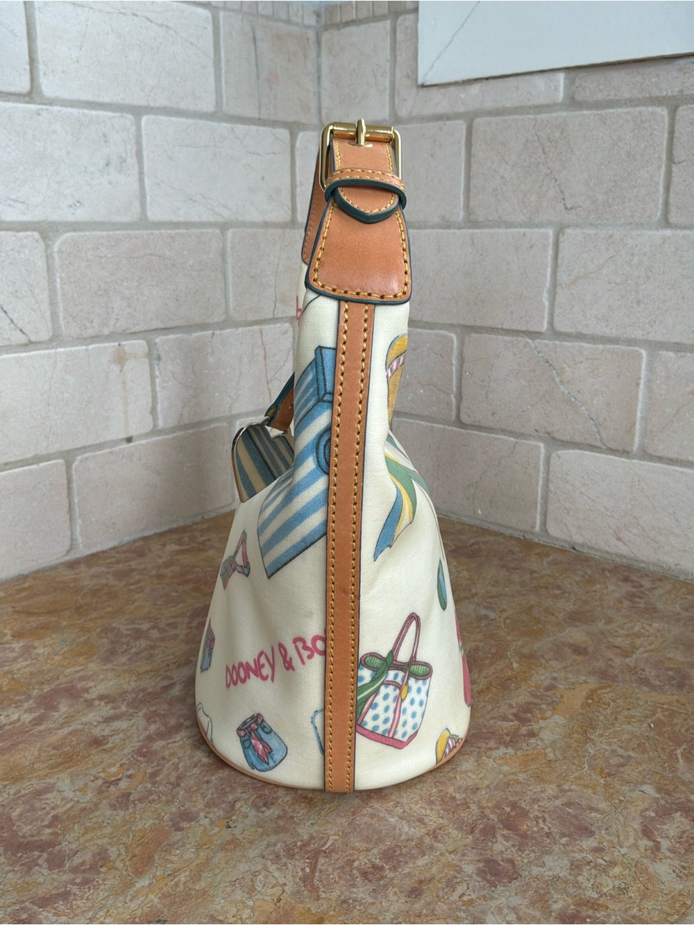 💐 Vintage Dooney & Bourke Miami Beach Print Mini Hobo Bag Rainbow Zip K7782623 - Picture 4 of 13